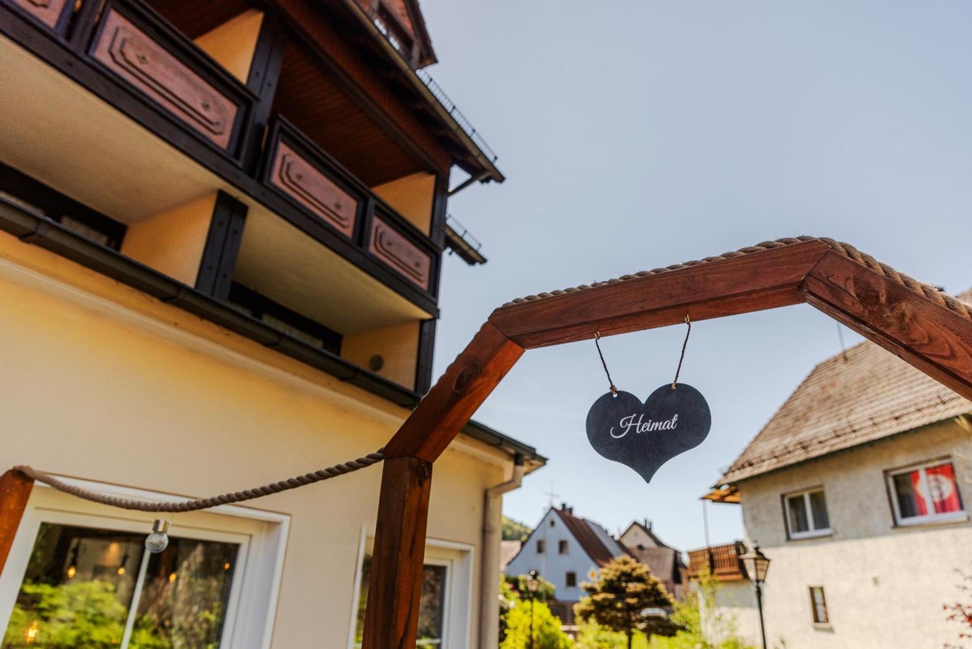 Landgasthof Zur Linde Heimbuchenthal ภายนอก รูปภาพ