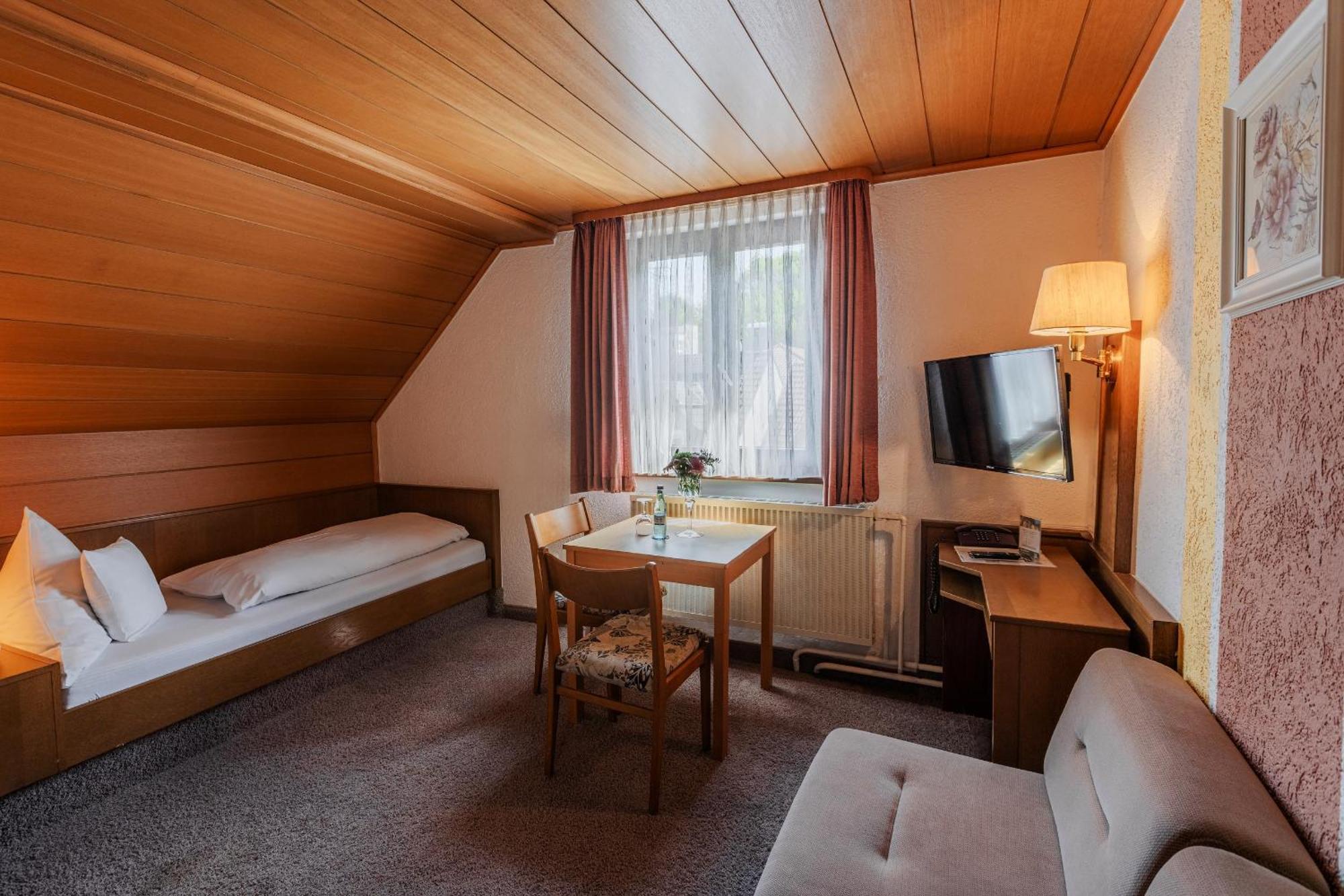 Landgasthof Zur Linde Heimbuchenthal ภายนอก รูปภาพ